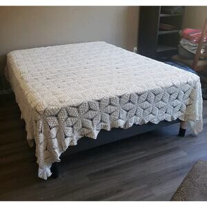GORGEOUS VTG Queen/King Hand Crochet Lace Ivory Bed Cover 93"x93" Star w/Popcorn